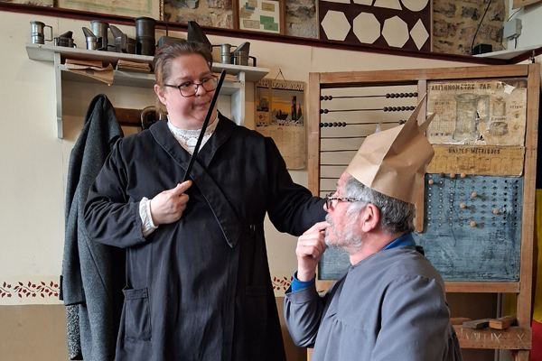 Élève avec le bonnet d'âne