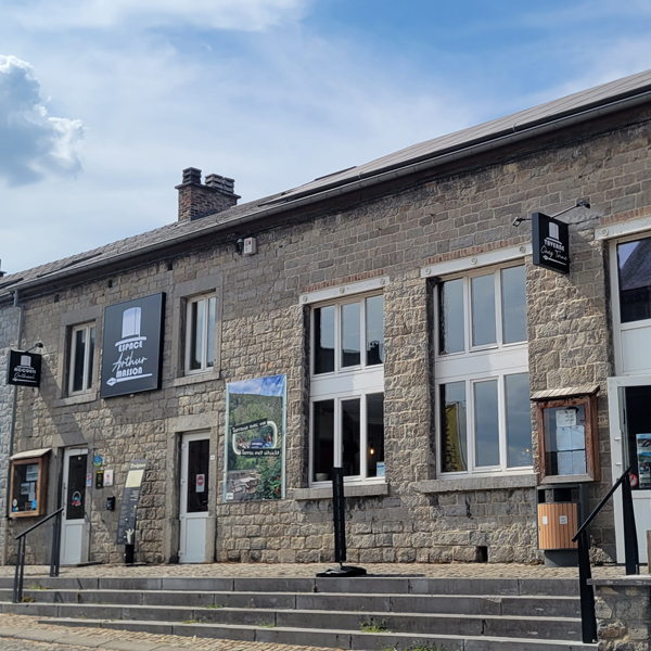 gebouw van het onthaal en de taverne